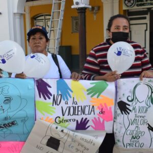 Comunidad pronunciandose contra la violencia