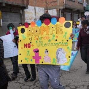 Marcha contra la violencia organizada por unidades educativas capacitadas